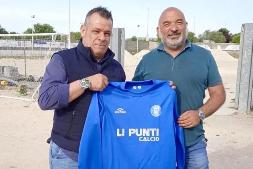 A sinistra il nuovo direttore sportivo del Li Punti Fabio Sogos, accanto il presidente Salvatore Virdis (Foto Tellini)