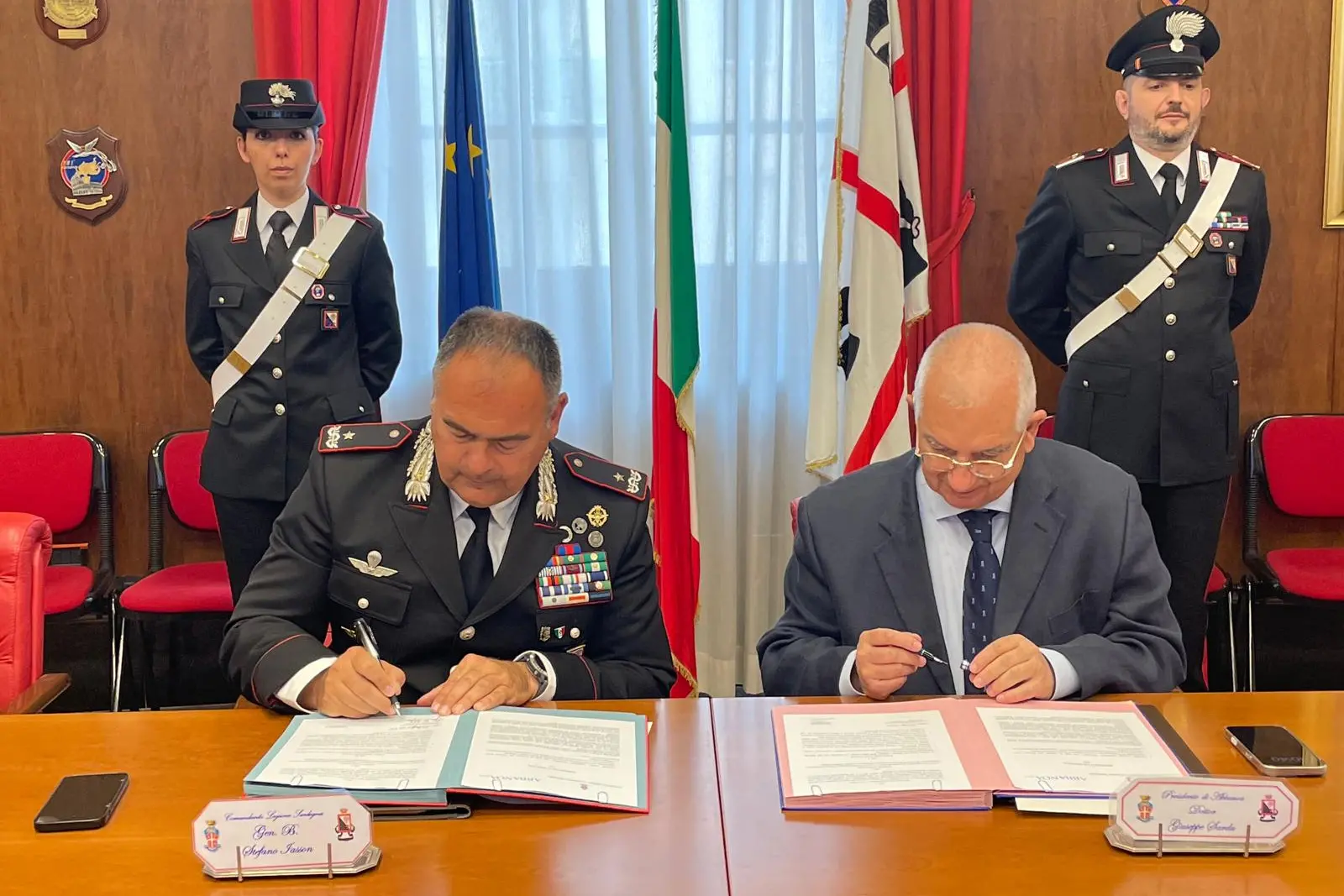 La firma del protocollo d'intesa tra i carabinieri e Abbanoa