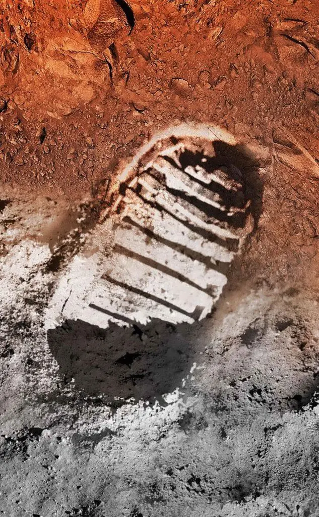 L'impronta tinta di rosso sul poster della Nasa