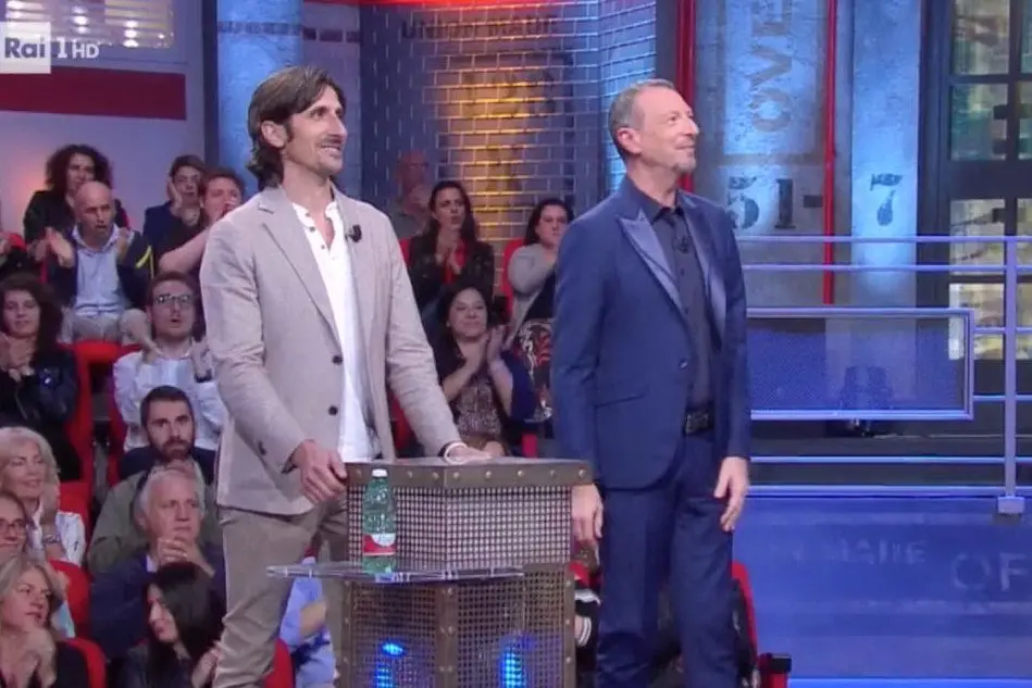 Antonio Cadeddu con Amadeus (Immagine Rai Uno)