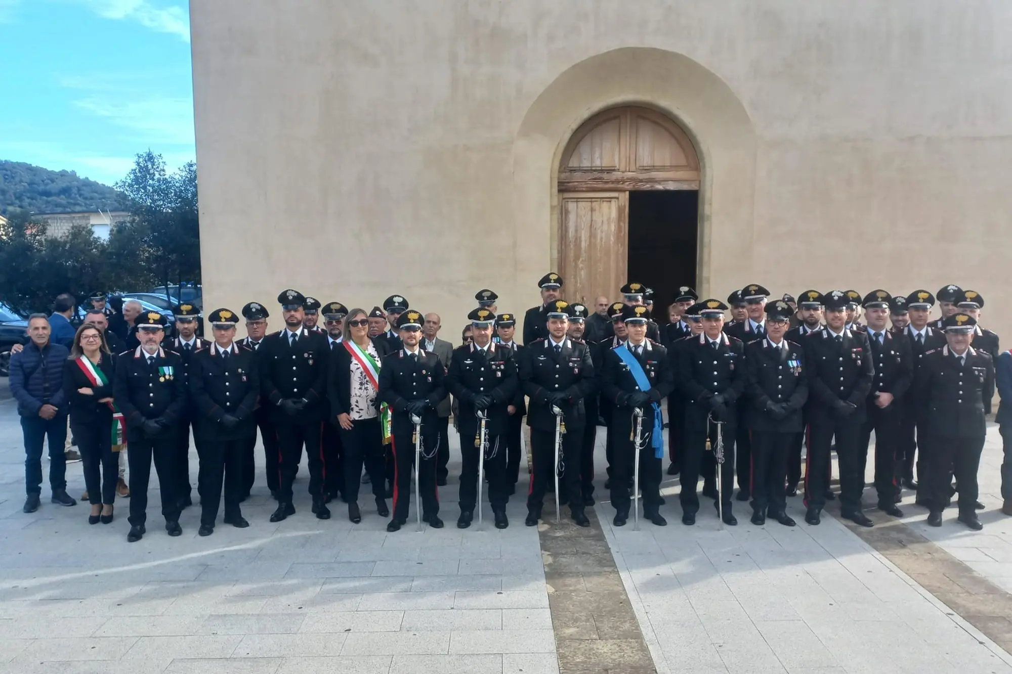 Carabinieri e autorità civili riuniti a Cardedu per la Virgo Fidelis (foto concessa)