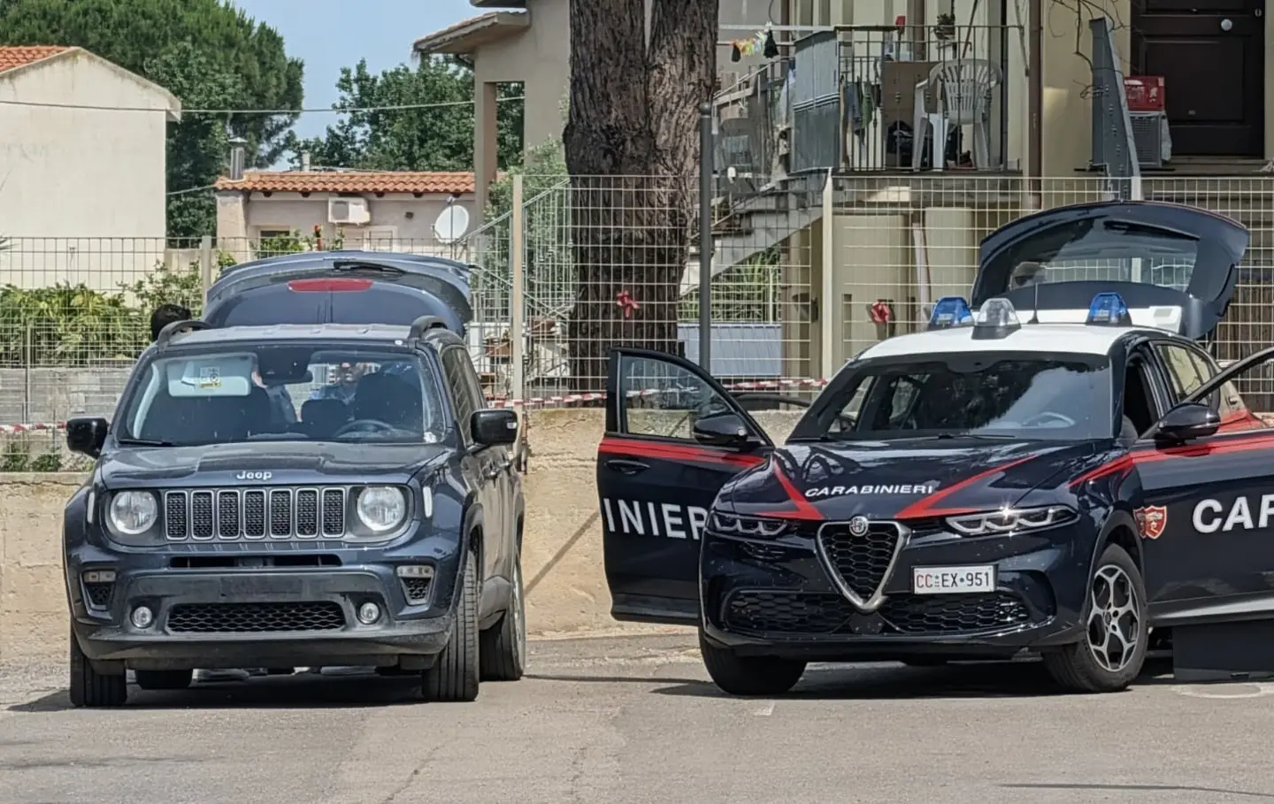 Cocaina, hascisc e armi: il blitz scatta all’alba, un 24enne finisce in cella