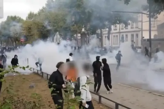 Francia, prosegue blocco licei: scontri con polizia a Strasburgo