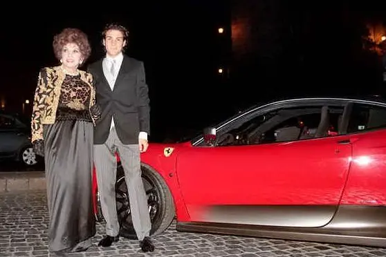 Gina Lollobrigida con il suo giovane manager