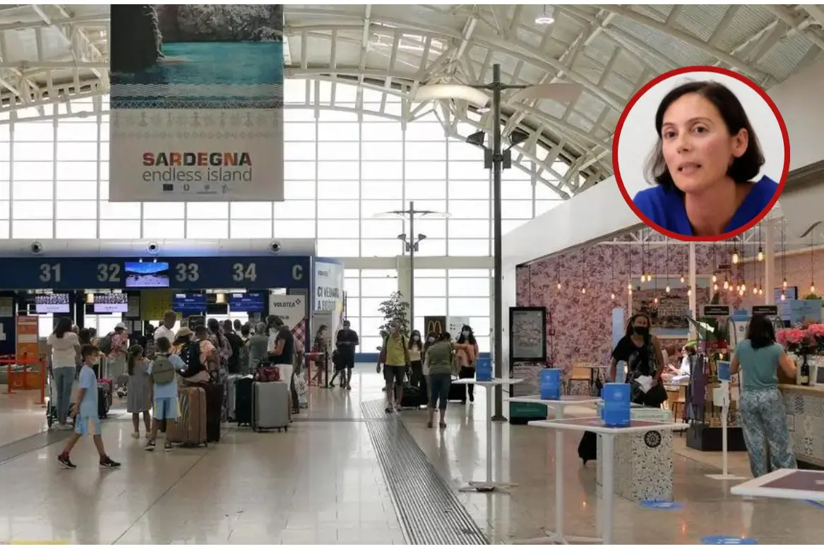 L'aeroporto di Elmas. A destra la deputata Francesca Ghirra (L'Unione Sarda)