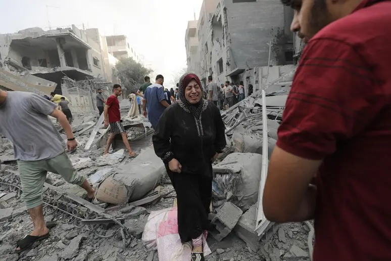 Bombardamenti a Gaza (foto Ansa)