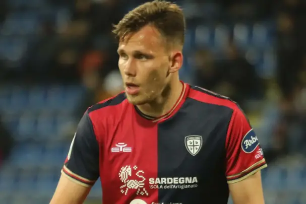 Nik Prelec con la maglia del Cagliari (archivio)