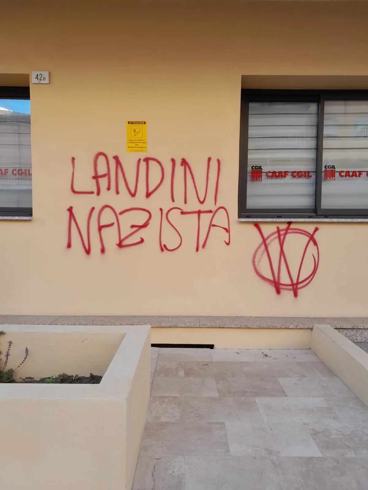 La scritta contro il segretario generale Landini (foto Cgil)
