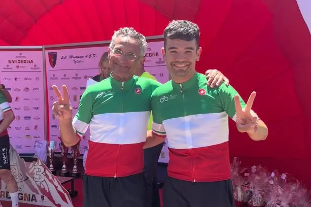 Mario e Matteo Fundoni, ciclisti di Porto Torres (foto concessa)