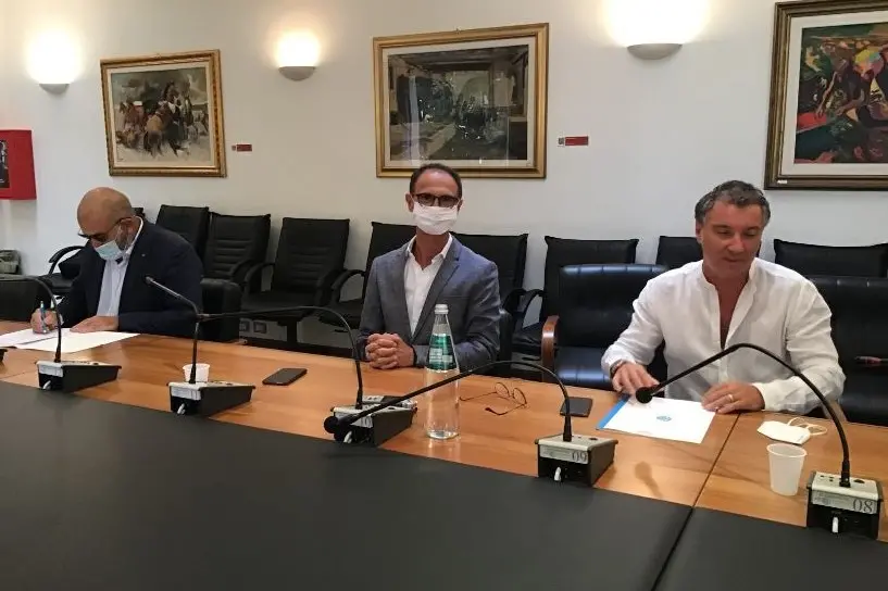 Il presidente Visconti a destra (foto L'Unione Sarda - Pala)