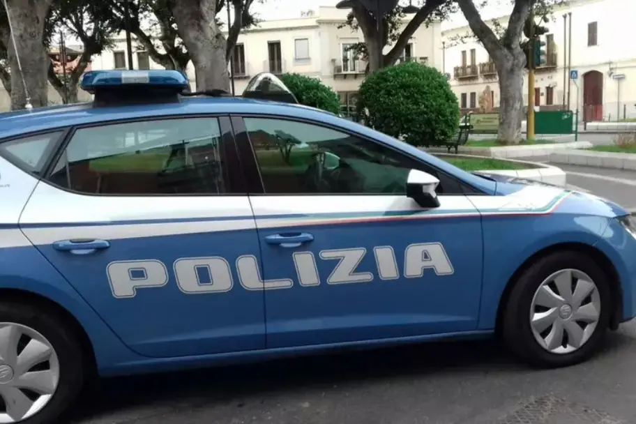 Polizia a Cagliari (foto Ansa)