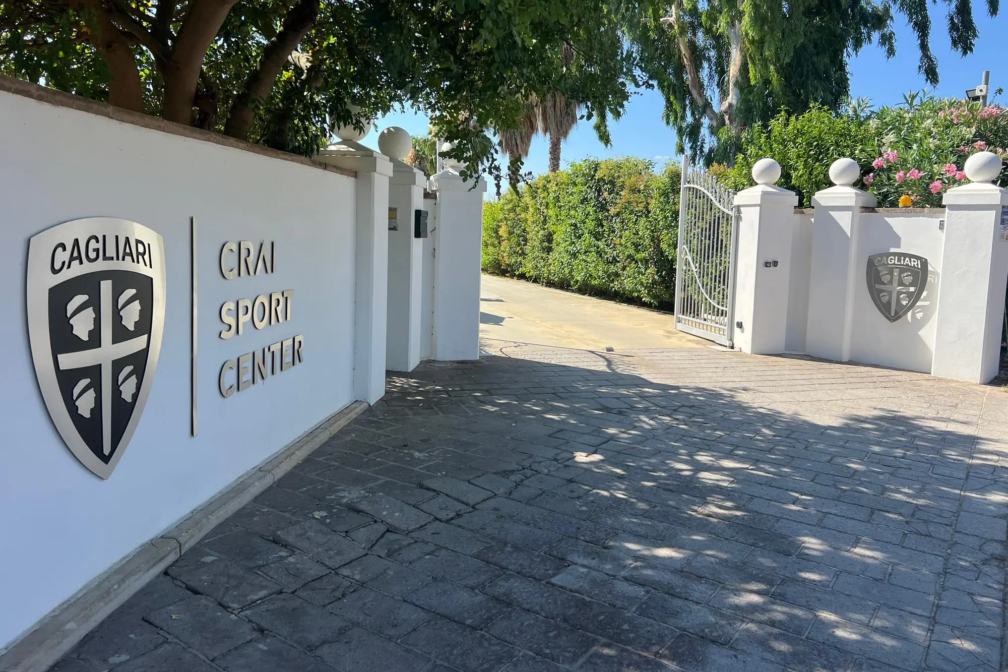 L'ingresso del Crai Sport Center di Assemini, centro sportivo del Cagliari (foto Gaggini)