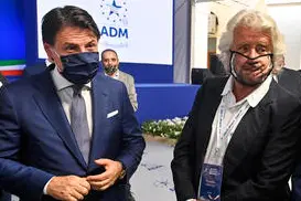 Giuseppe Conte e Beppe Grillo (foto Ansa)