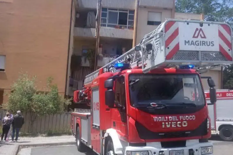 I pompieri in via delle Ginestre (Foto Vigili del fuoco)