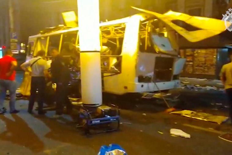 Russia: esplode autobus, 1 morto e 17 feriti gravi