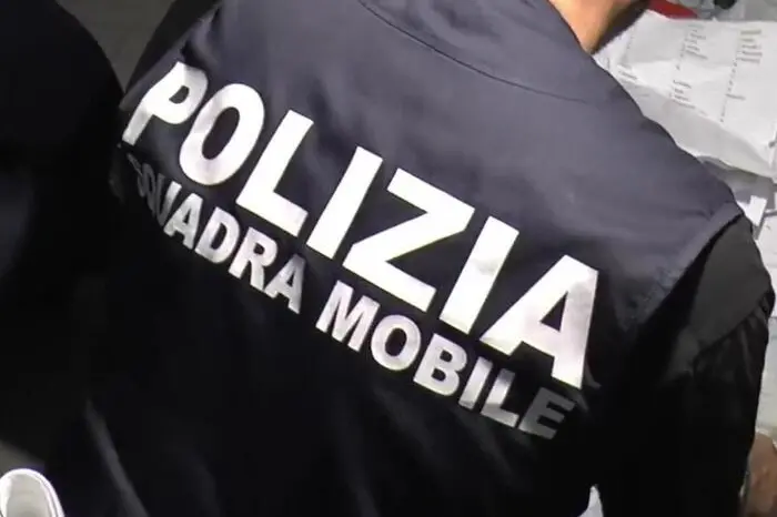 Polizia (foto Ansa)