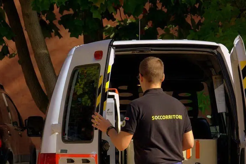 Un'ambulanza (foto Pixabay)