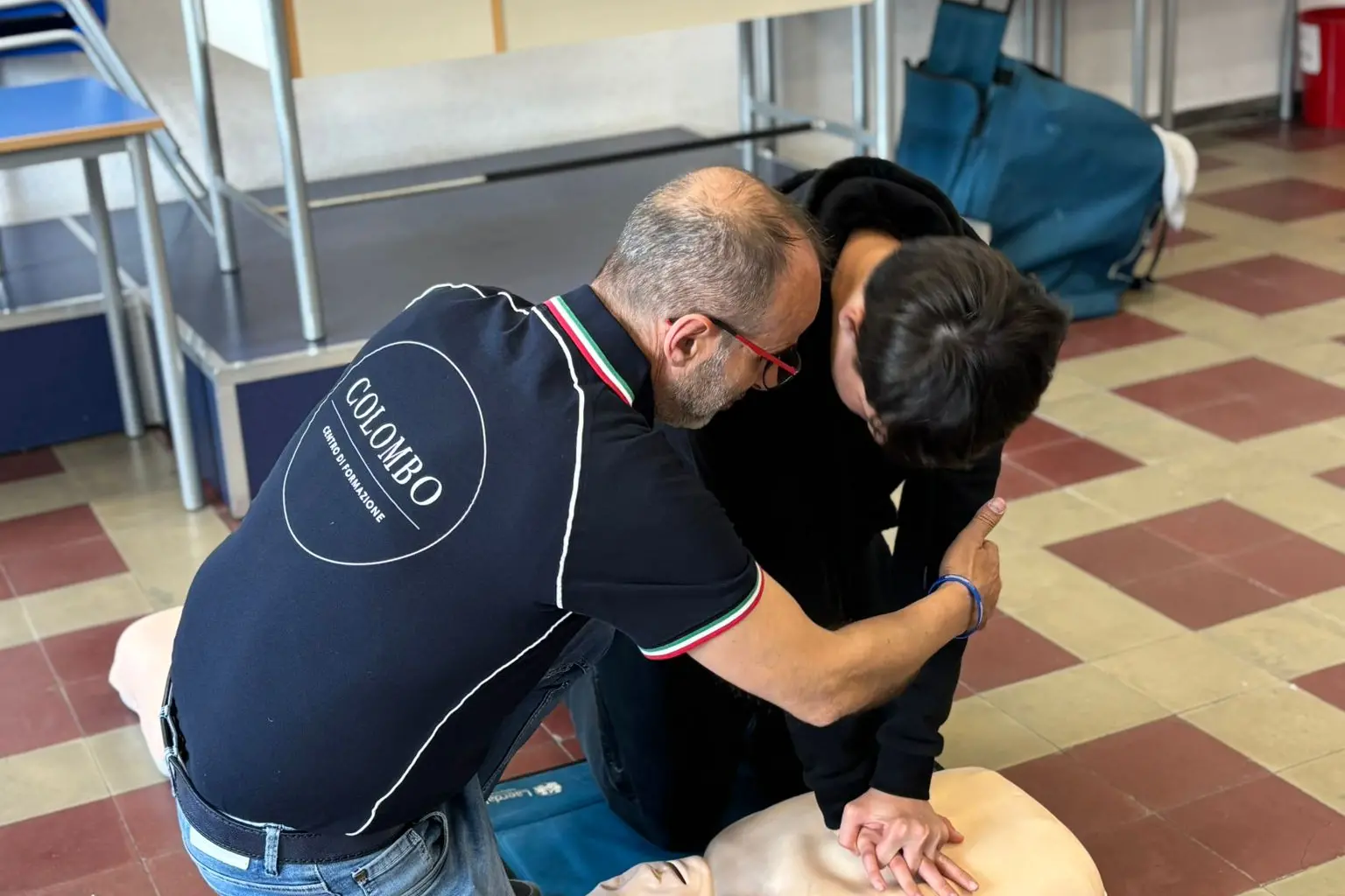 Una lezione di primo soccorso (foto Daga)