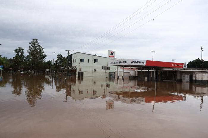 Rains and floods, thousands of evacuees in Sydney