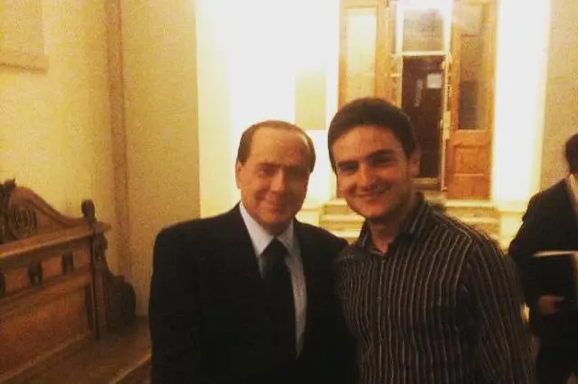 Un incontro del 2011 tra Silvio Berlusconi, all'epoca premier, e Virgilio Corgiolu (foto concessa)