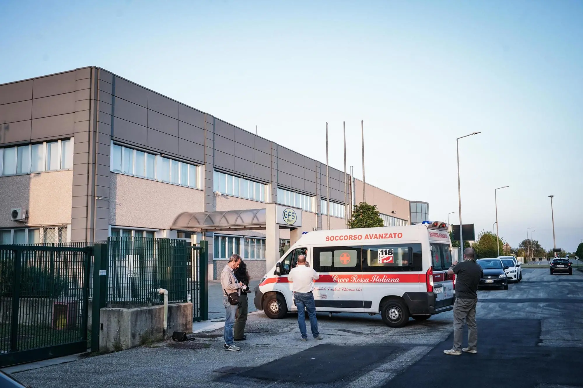 L'ambulanza davanti all'azienda di Chivasso (Ansa - Romano)
