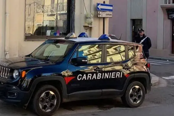 I carabinieri davanti al locale