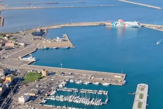Il porto di Porto Torres (foto Pala)