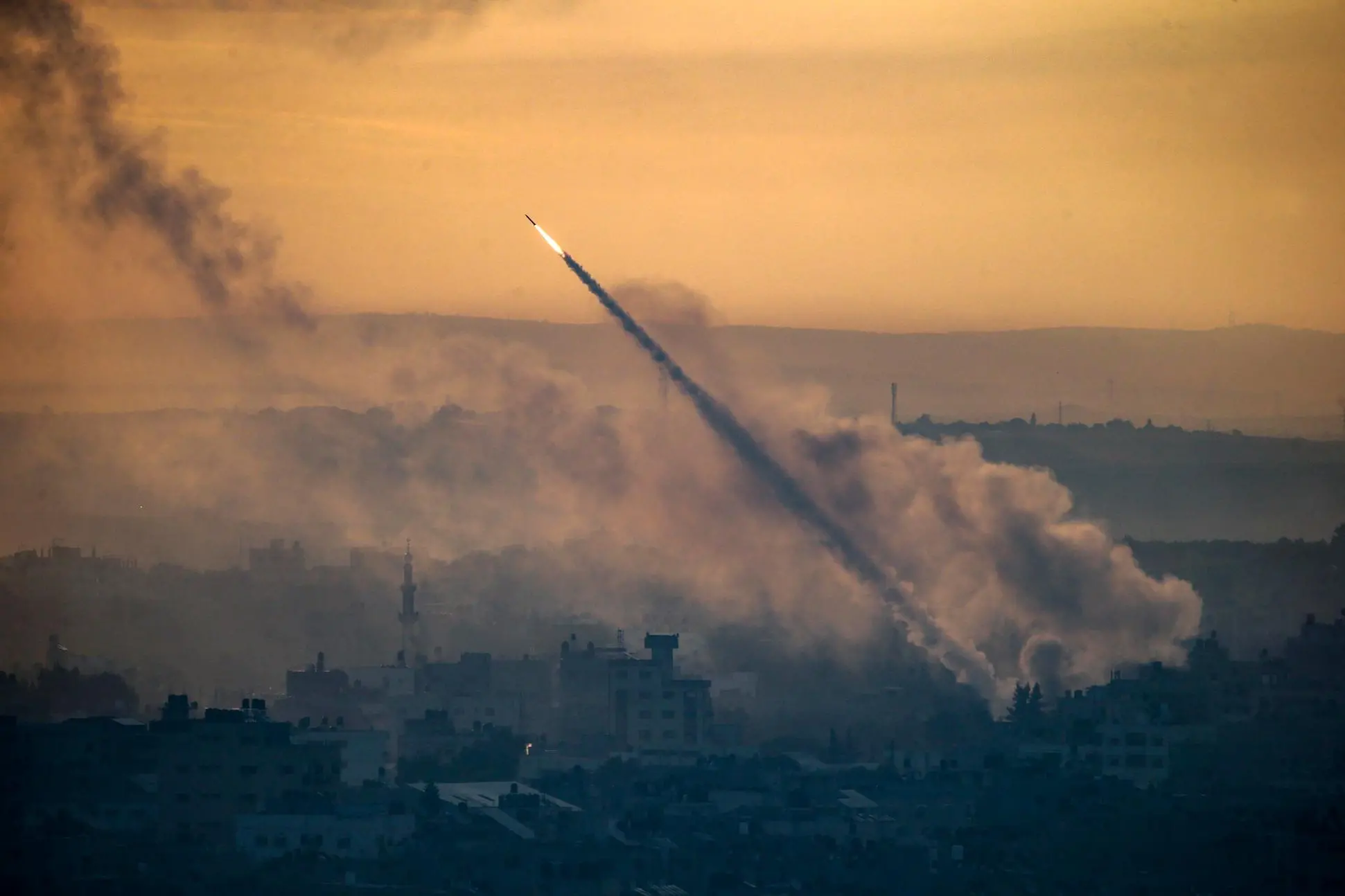 Lanci di razzi verso Israele (Ansa - Epa)