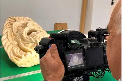 La riproduzione tridimensionale della maschera del Satiro (foto concessa)