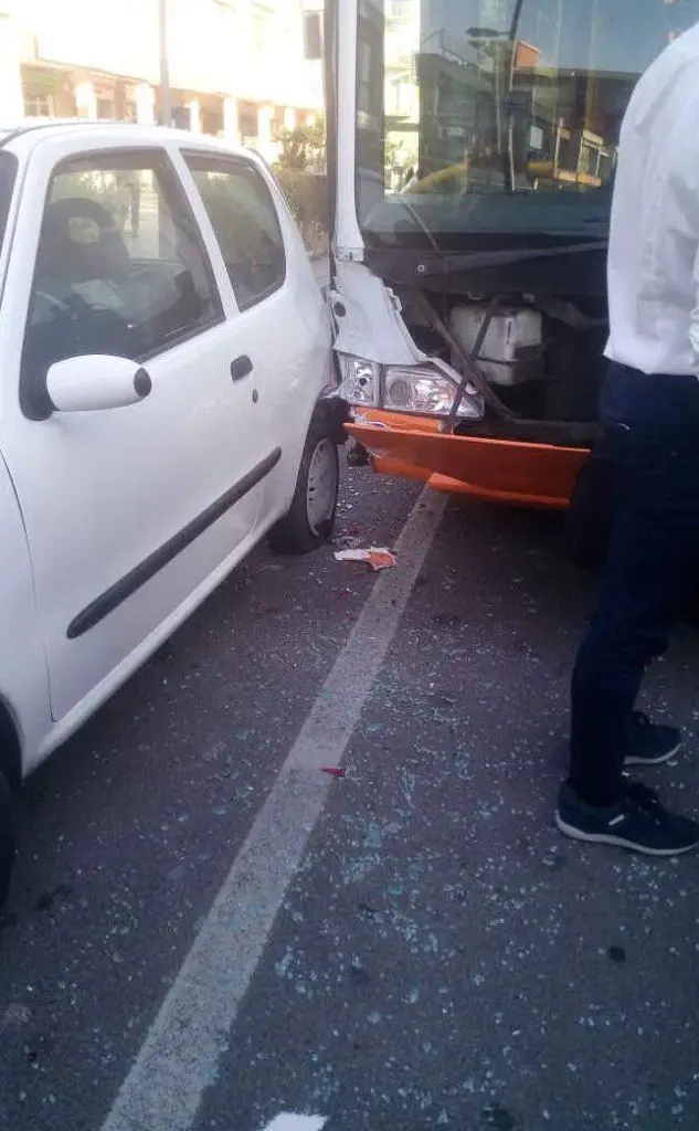 Un'immagine dell'incidente in viale Colombo
