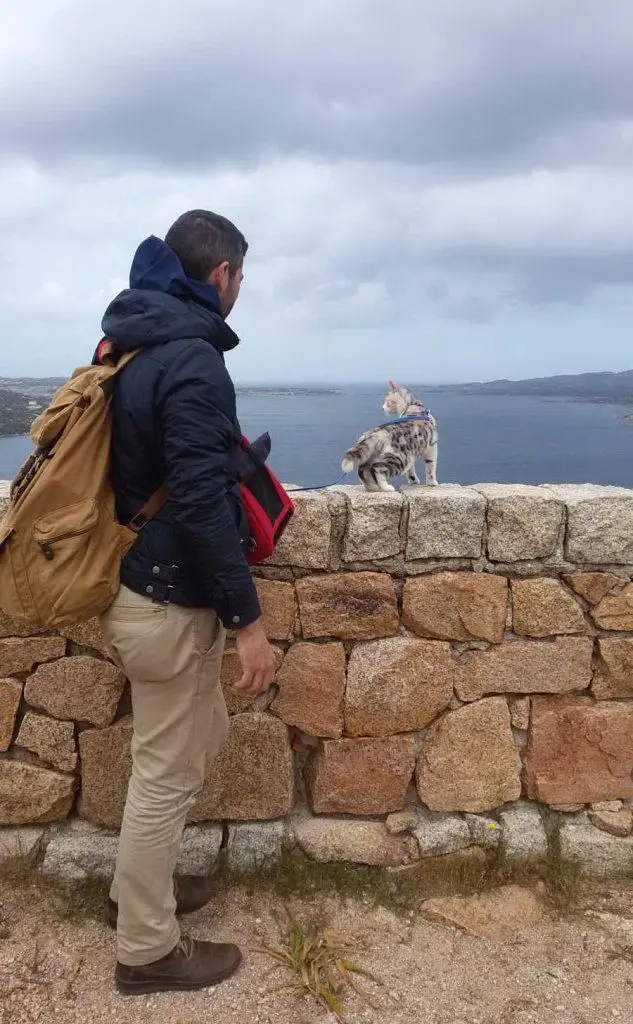 Ceci, con Andrea: la sua prima vacanza a Palau. Foto di Ivana da Quartu Sant'Elena