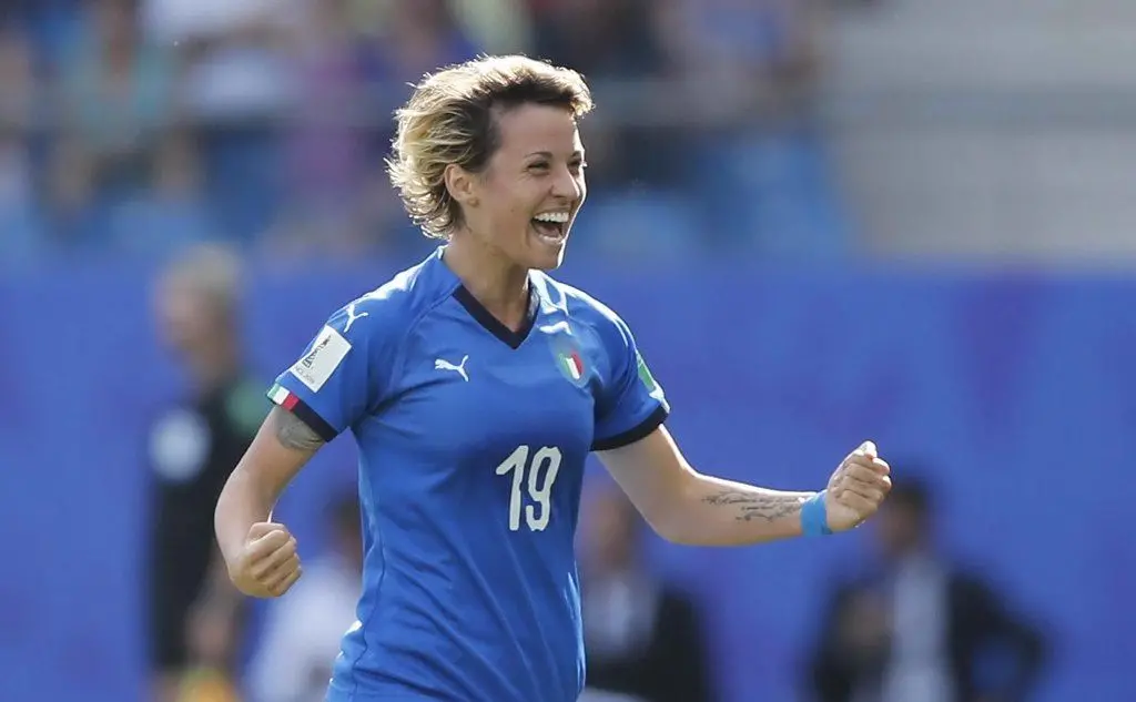 Esulta Valentina Giacinti dopo il gol dell'1-0 (Ansa)