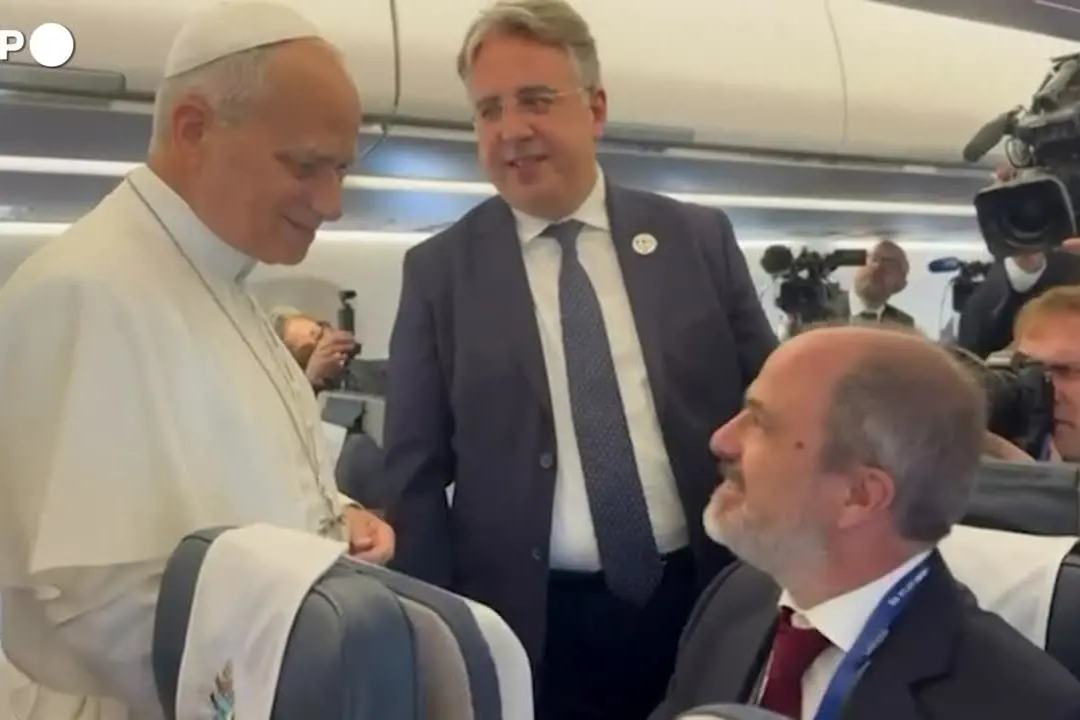 Il Papa: "Giornalisti esclusi dalla Casa Bianca? Io contento che siate tutti qui"