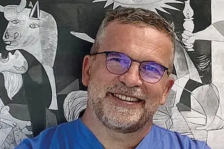 Il chirurgo Massimiliano Tuveri