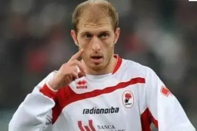 Andrea Masiello con la maglia del Bari