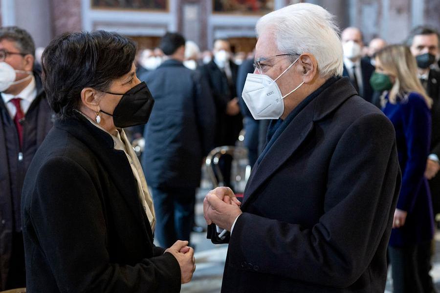 Il Presidente della Repubblica Sergio Mattarella con Alessandra Vittorini, moglie di David Sassoli