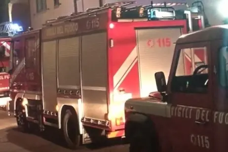 Una squadra dei vigili del fuoco