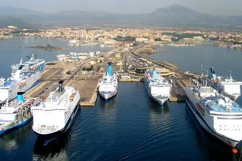 Il porto di Olbia (foto ansa)