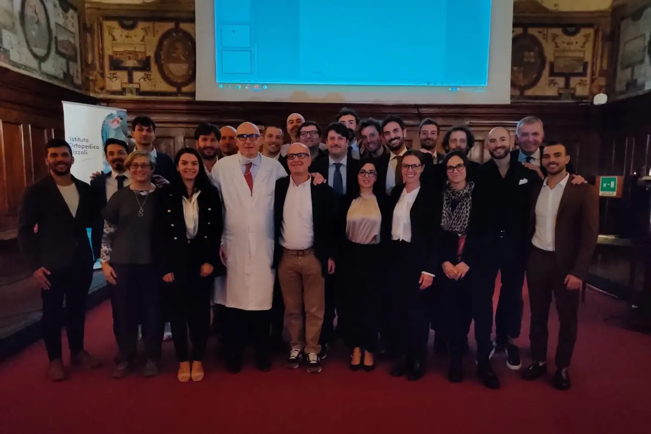 Foto di gruppo dopo la cerimonia a Bologna (Foto concessa)