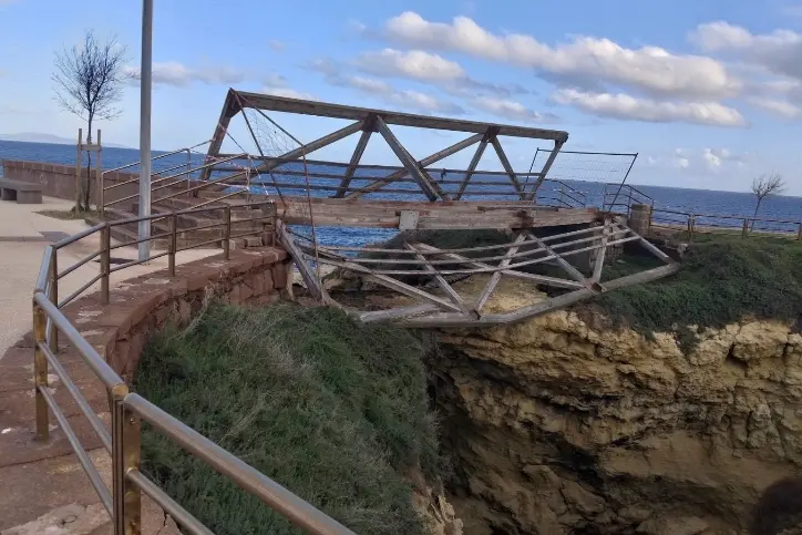Ponticello belvedere sul lungomare a Porto Torres (foto Pala)