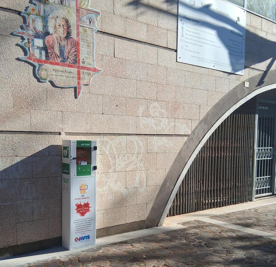 Macomer, due colonnine salvavita donate dalla comunità