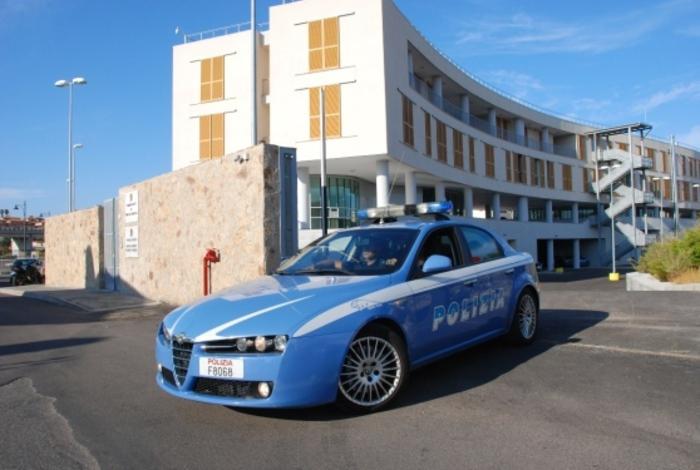 Olbia, maltratta e procura cocaina alla fidanzata minorenne: 38enne in arresto