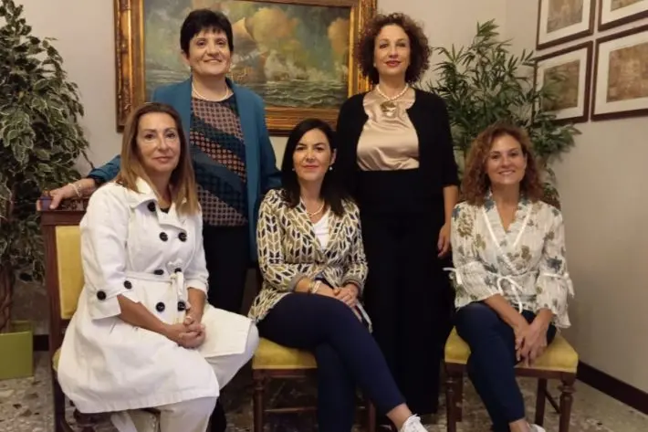 Il nuovo direttivo e la presidente Maria Tindara Abramo (foto concessa)