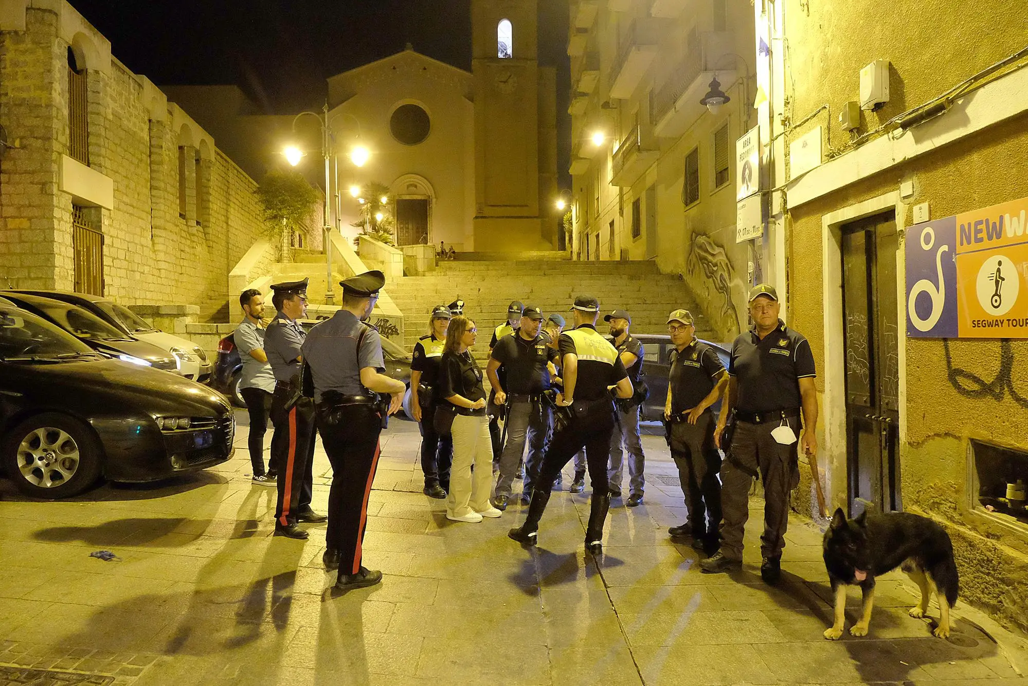 Controlli delle forze dell'ordine nel centro storico di Cagliari (Ungari)
