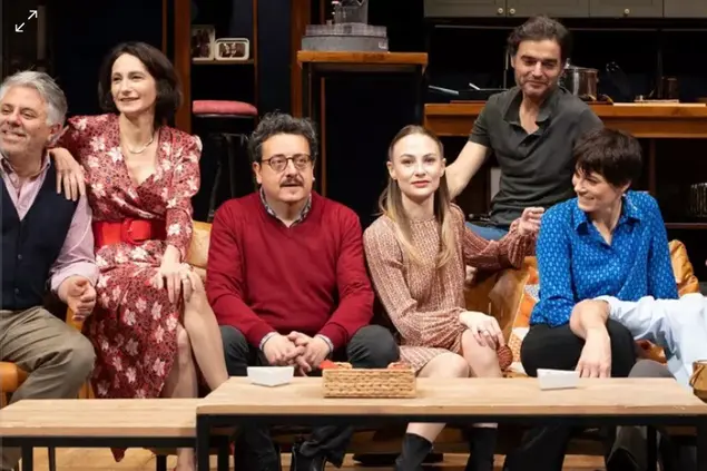 Il cast di Perfetti Sconosciuti a teatro