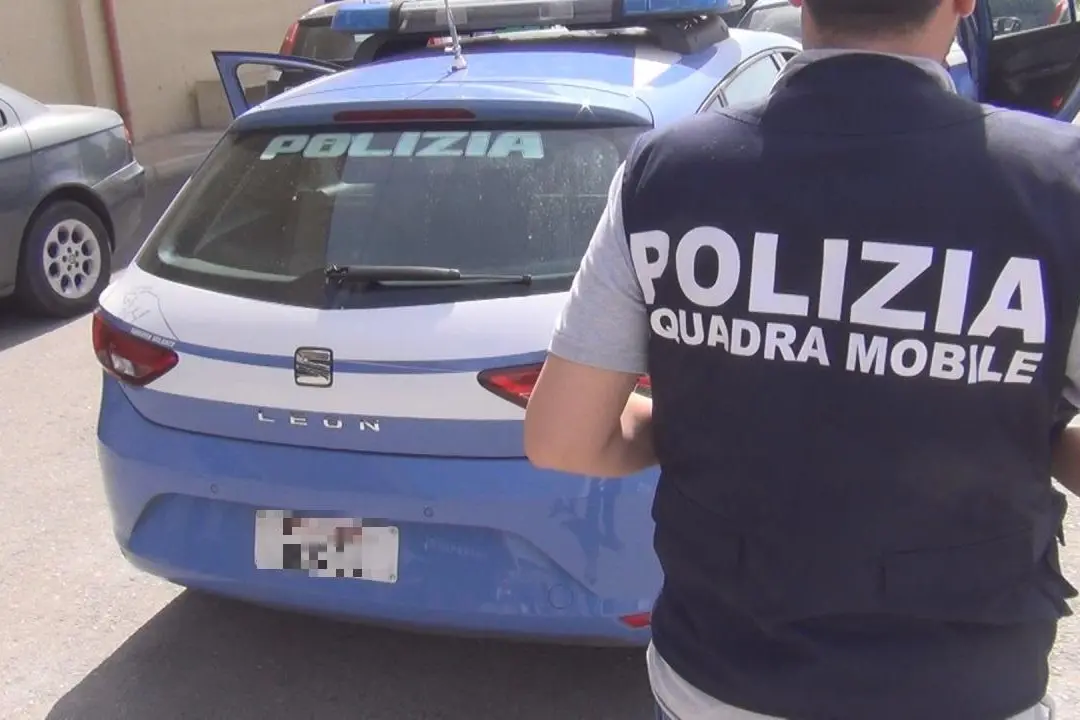 Pusher arrestato dai Falchi della squadra Mobile