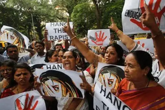 Una manifestazione contro gli stupri in India