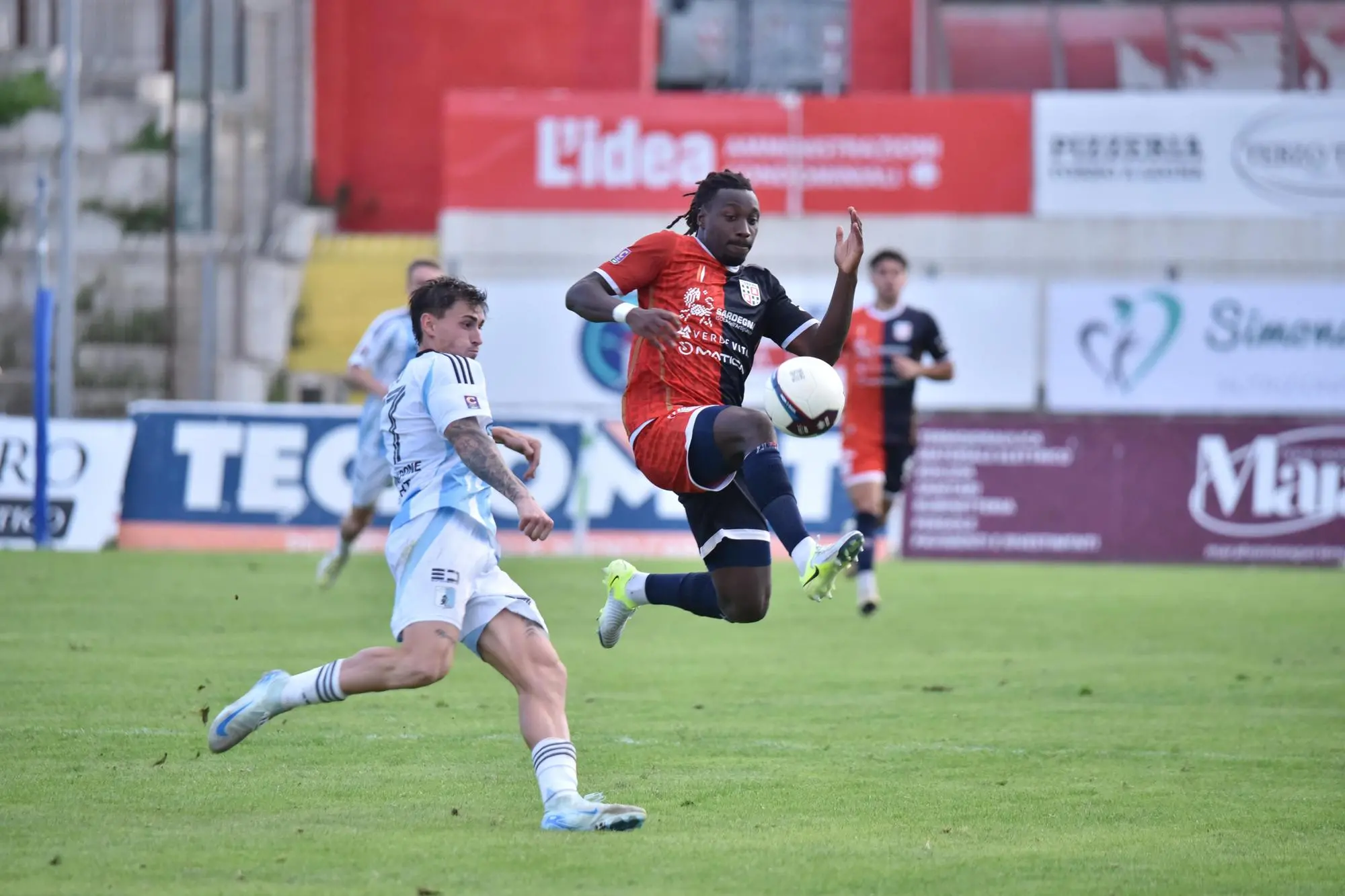 L'ex rossoblù Momo Varela ora in forza all'Arezzo (foto Torres)