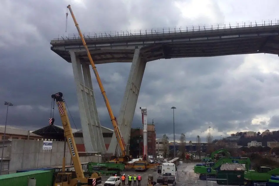Ponte Morandi: i lavori per la demolizione proseguono senza sosta
