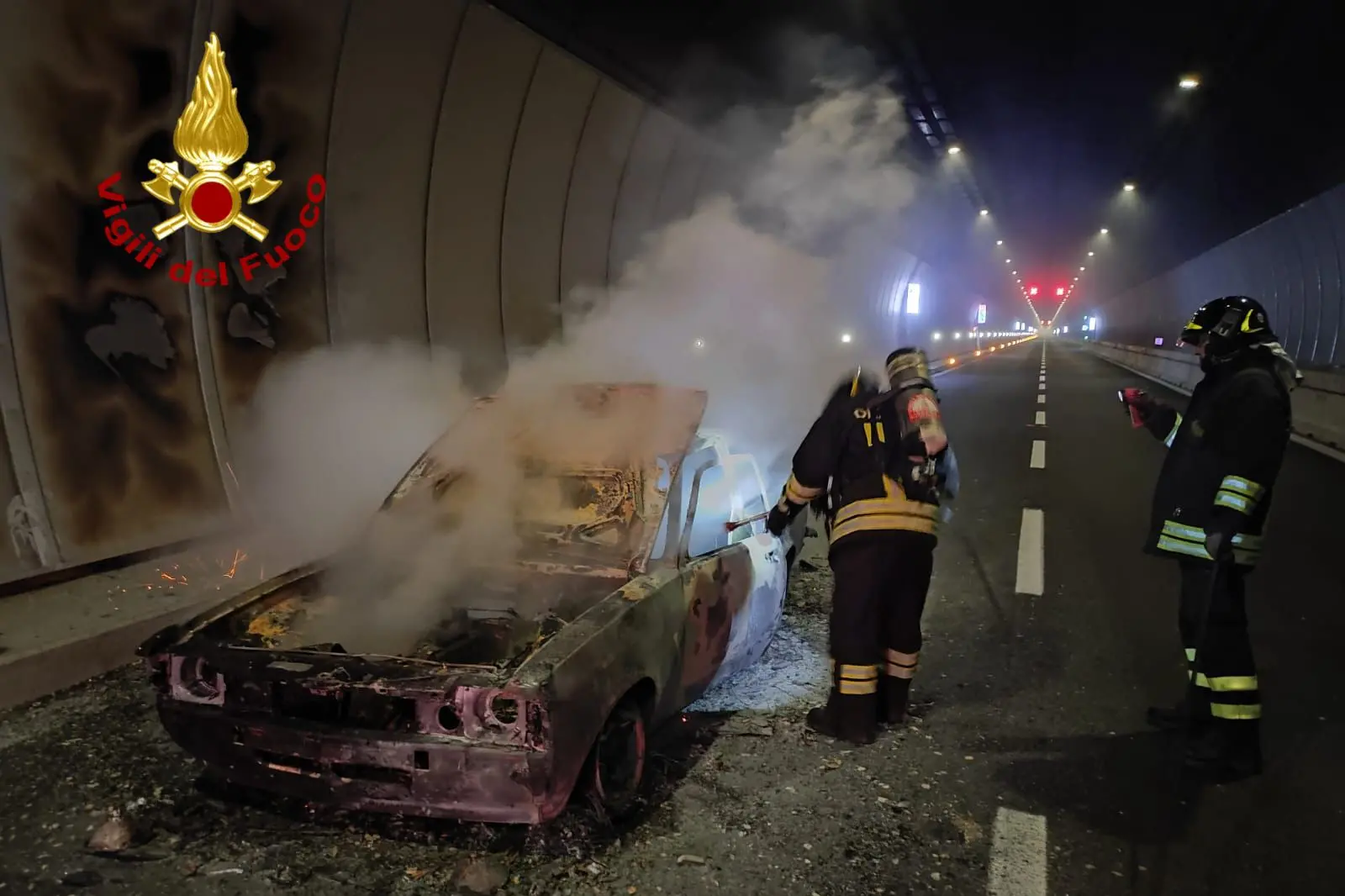 L'intervento dei vigili del fuoco sulla 131 dcn